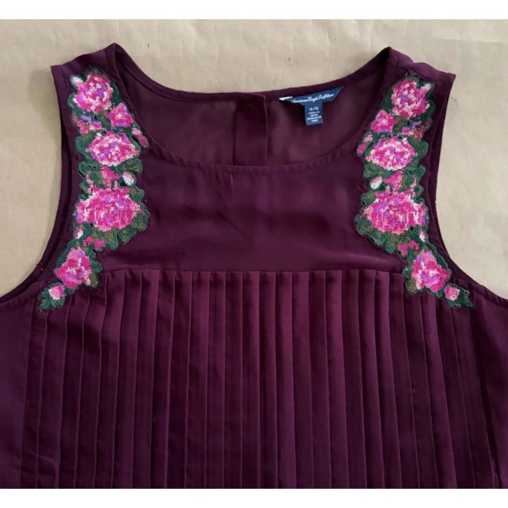 American Eagle Plum Floral Embroidered Pleated Sleeveless Top XL Feminine Boho - Picture 3 of 8